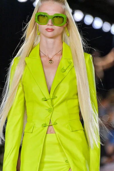 Look 77
